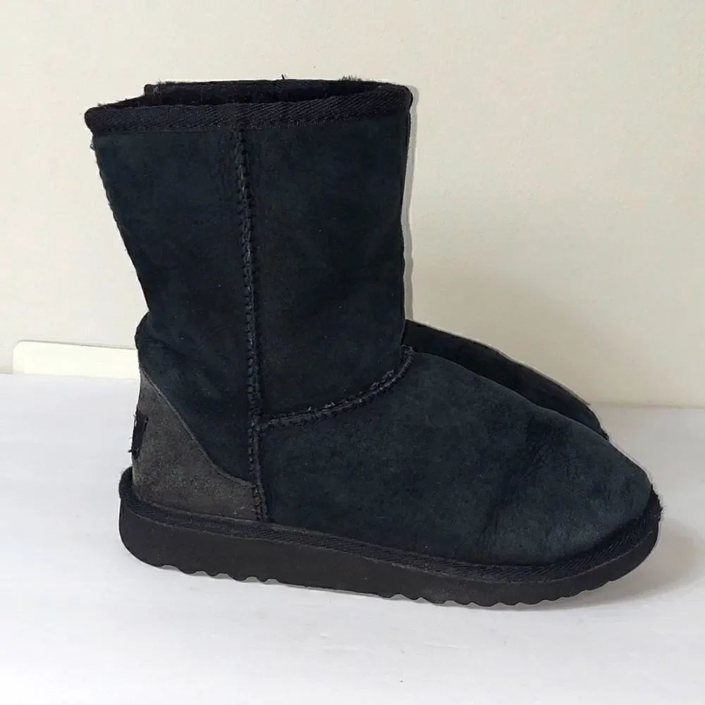 UGG Classic Short Black Boots Sz 2